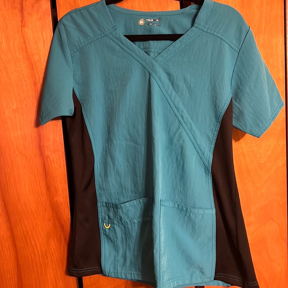 Scrub top
